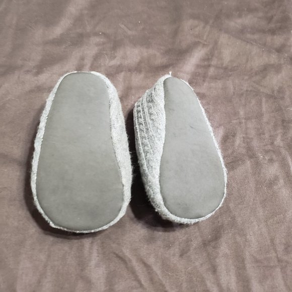 Carters 3-6 Month Size Grey Slip on Sandals With Cute Bow - Picture 2 of 2